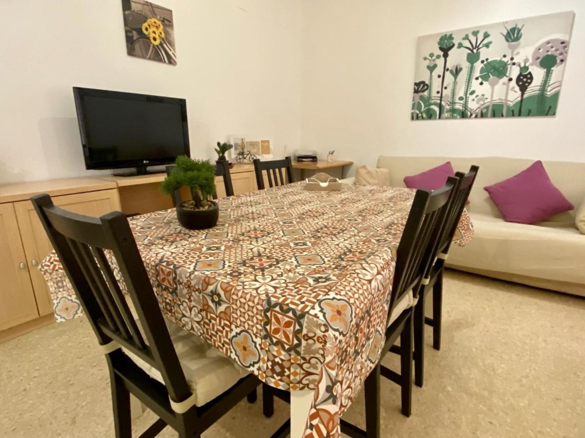 Ferienhaus Sevilla. Familia O Profesionales